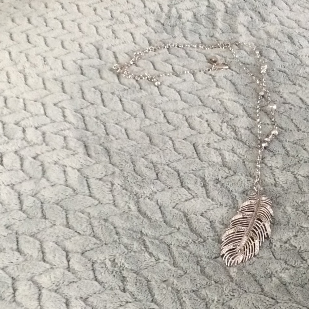 BEAUTIFUL CHICO NECKLACE..SILVERTONE